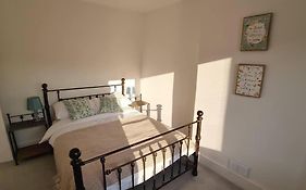 Modern 4-Bedroom Townhouse With Private Garden