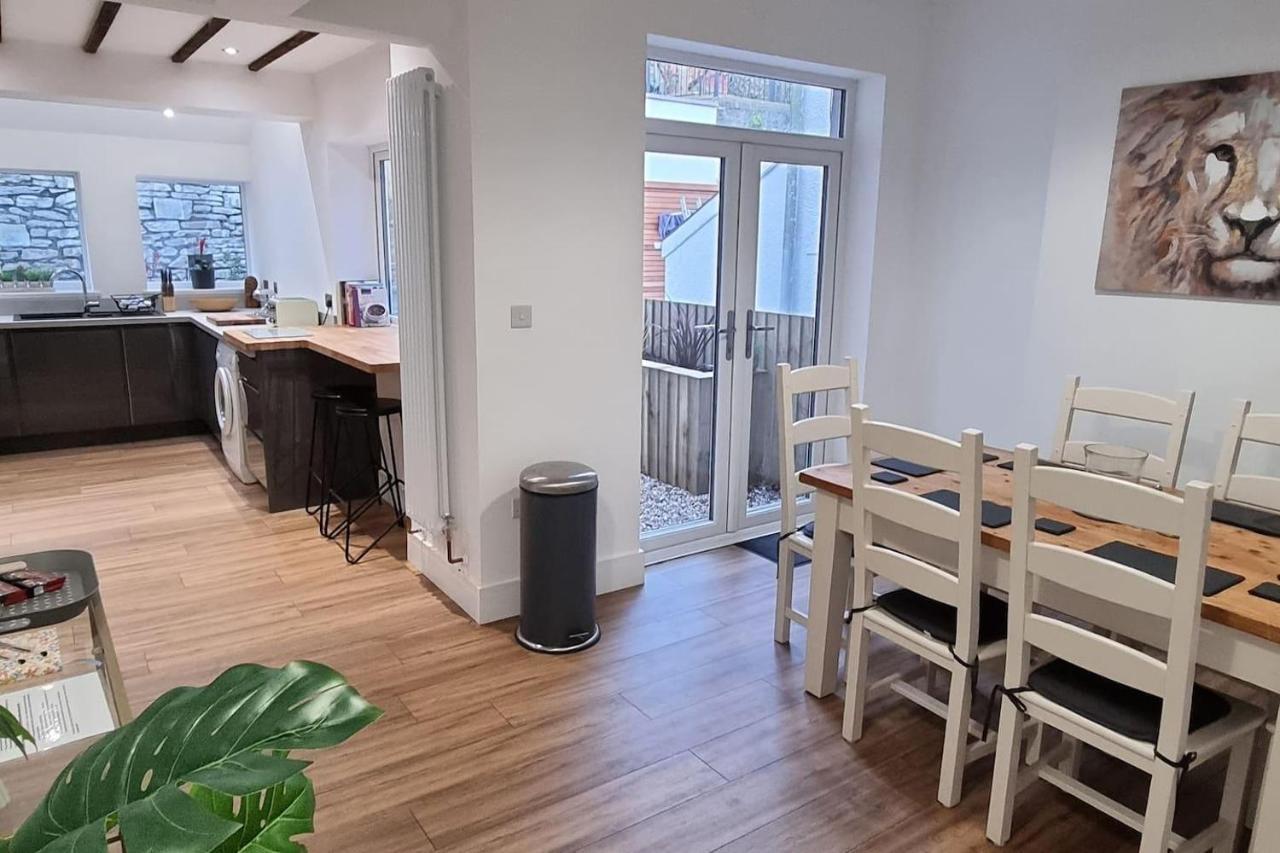 Modern 4-Bedroom Townhouse With Private Garden Abertillery Exterior photo