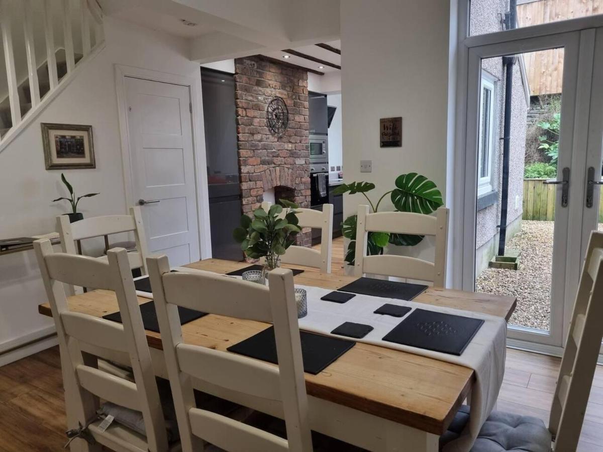 Modern 4-Bedroom Townhouse With Private Garden Abertillery Exterior photo