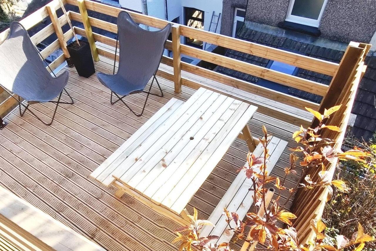Modern 4-Bedroom Townhouse With Private Garden Abertillery Exterior photo